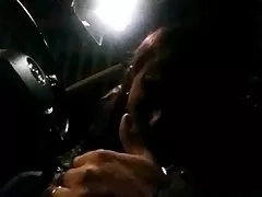 Examinando a bunda de uma linda garota com vídeos de pono grátis a ajuda de brinquedos sexuais