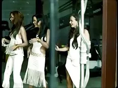 O marido adora beisebol, e a esposa já está vídeo pornô vídeo pornô gratuito no pênis de um amigo!