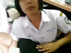 ela veio visitar x sexo gratis uma amiga e acidentalmente beijou a mãe.