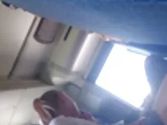 Cara fode a mãe do amigo no banheiro e derrama porra na boca video de sexo gratuito brasileiro dela.